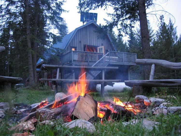 Nipika Mountain Resort Рейдиум-Хот-Спрингс Экстерьер фото