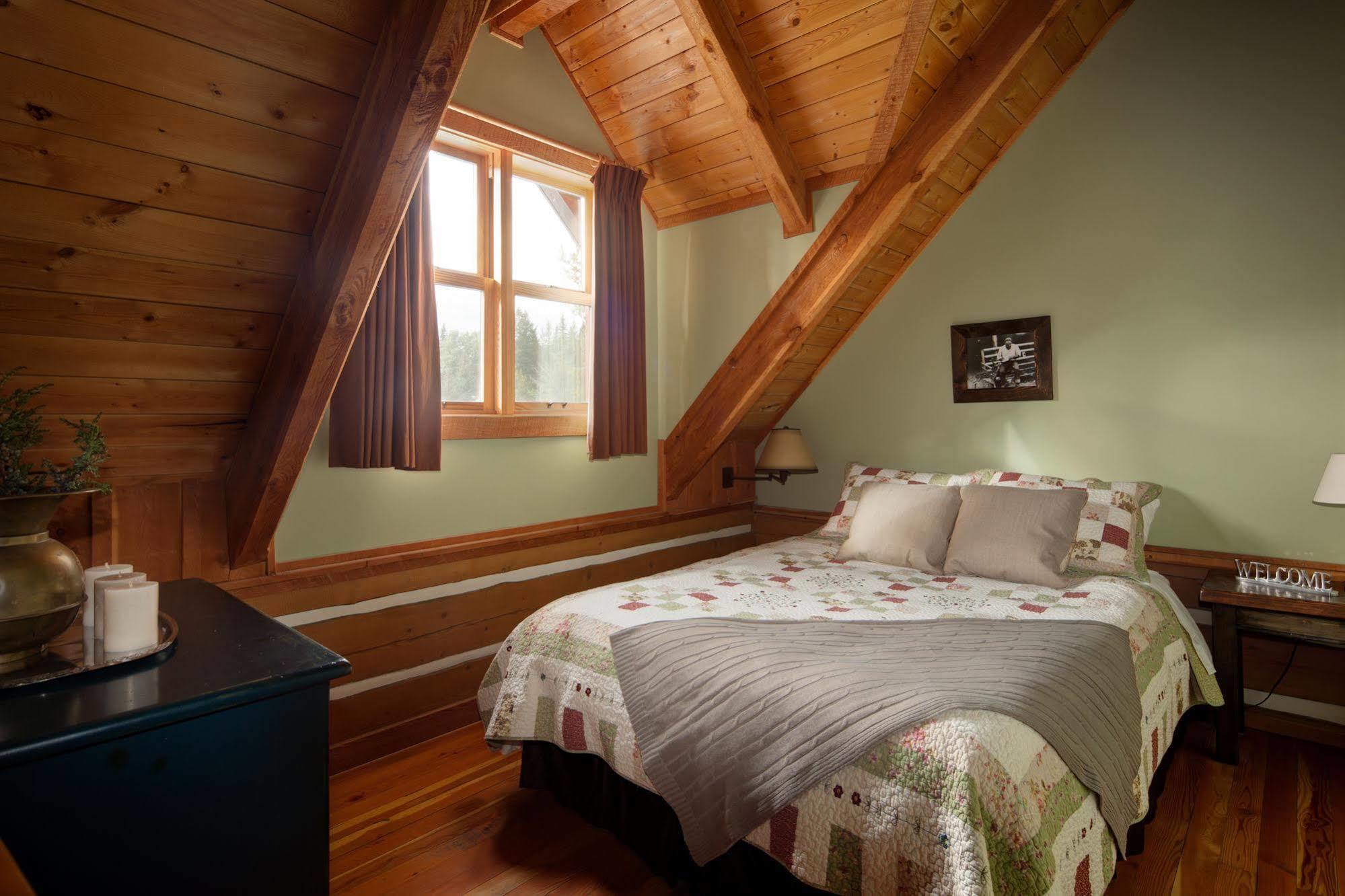 Nipika Mountain Resort Рейдиум-Хот-Спрингс Экстерьер фото
